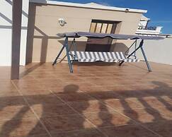Luxury Villa - Sleeps 4, Hottub Jacuzzi & Parking