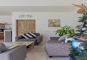 Cezanne Villa by Betterplace