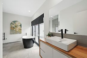 Beautiful Balook - 3 Bedroom Beach House