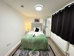 Heathrow Lodge B&B