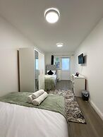 Heathrow Lodge B&B