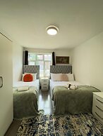 Heathrow Lodge B&B