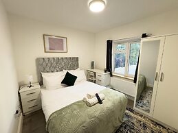 Heathrow Lodge B&B