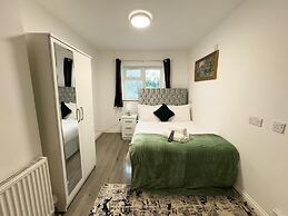 Heathrow Lodge B&B
