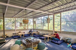 Zostel Homes Tirthan - Gushaini