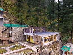 Zostel Homes Tirthan - Gushaini