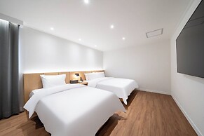 Brown Dot Hotel  Hongseong Naepo