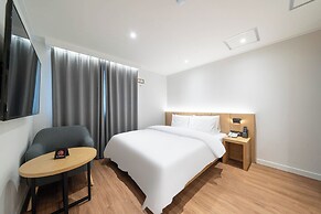 Brown Dot Hotel  Hongseong Naepo