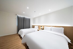 Brown Dot Hotel  Hongseong Naepo
