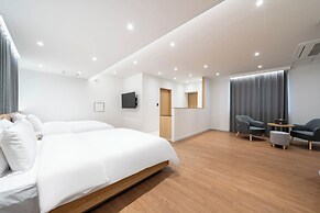 Brown Dot Hotel  Hongseong Naepo