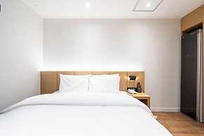 Brown Dot Hotel  Hongseong Naepo
