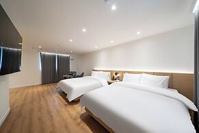 Brown Dot Hotel  Hongseong Naepo