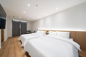 Brown Dot Hotel  Hongseong Naepo