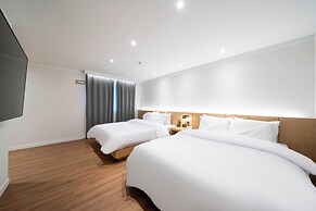 Brown Dot Hotel  Hongseong Naepo