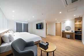 Brown Dot Hotel  Hongseong Naepo