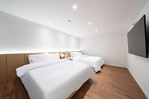 Brown Dot Hotel  Hongseong Naepo