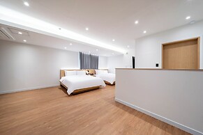 Brown Dot Hotel  Hongseong Naepo