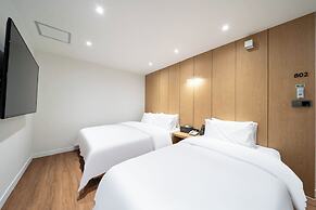 Brown Dot Hotel  Hongseong Naepo