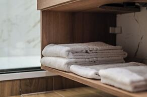 No. 28 Rooms & Apartments