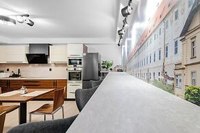 No. 28 Rooms & Apartments