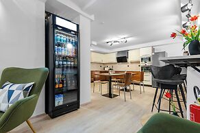 No. 28 Rooms & Apartments