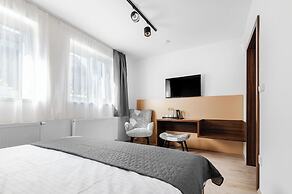 No. 28 Rooms & Apartments