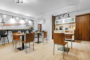 No. 28 Rooms & Apartments