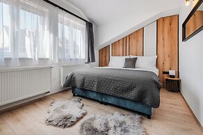 No. 28 Rooms & Apartments