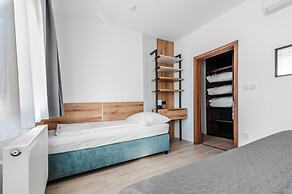 No. 28 Rooms & Apartments