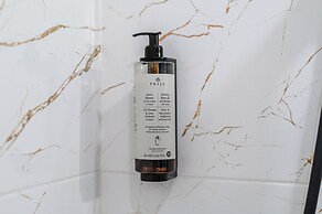 No. 28 Rooms & Apartments