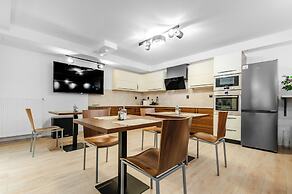 No. 28 Rooms & Apartments