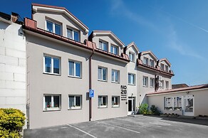 No. 28 Rooms & Apartments