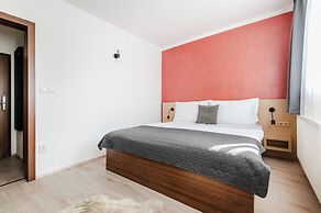 No. 28 Rooms & Apartments