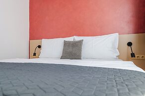 No. 28 Rooms & Apartments