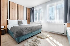 No. 28 Rooms & Apartments