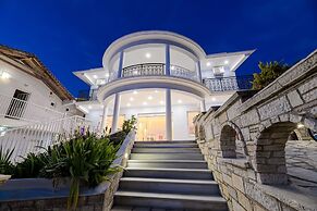 Christina Apartments