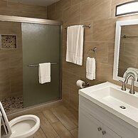 Atlantic Breeze Motel & Apartments