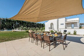 Villa Elysium With Pool And Garden