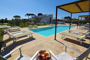 Villa Elysium With Pool And Garden