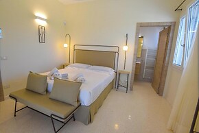 Villa Elysium With Pool And Garden