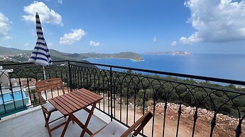 Kaş Eylül Suit Apart