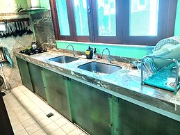 AMAZON HOME AND JUNGLE TRIPS