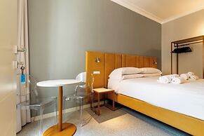 Velia Relais