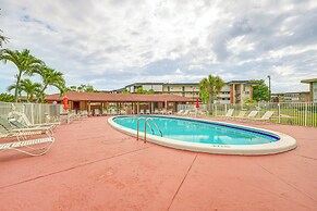 9 Mi to Pompano Beach: Condo w/ Resort Perks!