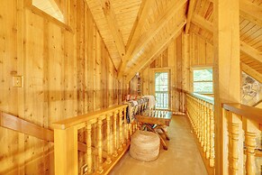 2 Mi to Gsmnp: Peaceful & Scenic Cabin w/ Deck