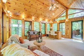 2 Mi to Gsmnp: Peaceful & Scenic Cabin w/ Deck