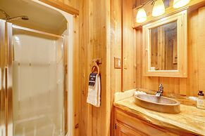 2 Mi to Gsmnp: Peaceful & Scenic Cabin w/ Deck