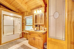 2 Mi to Gsmnp: Peaceful & Scenic Cabin w/ Deck