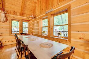 2 Mi to Gsmnp: Peaceful & Scenic Cabin w/ Deck