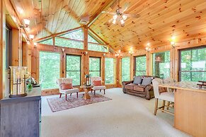 2 Mi to Gsmnp: Peaceful & Scenic Cabin w/ Deck